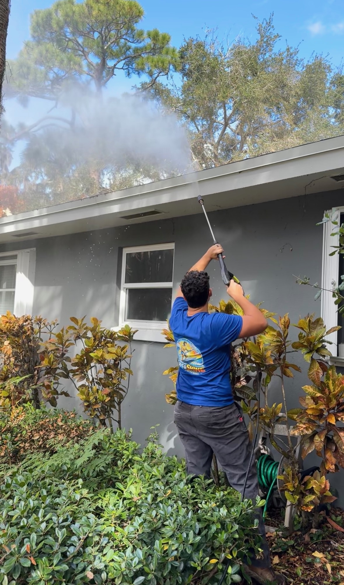 Gutter Cleaning Melbourne FL — Surf & Shine